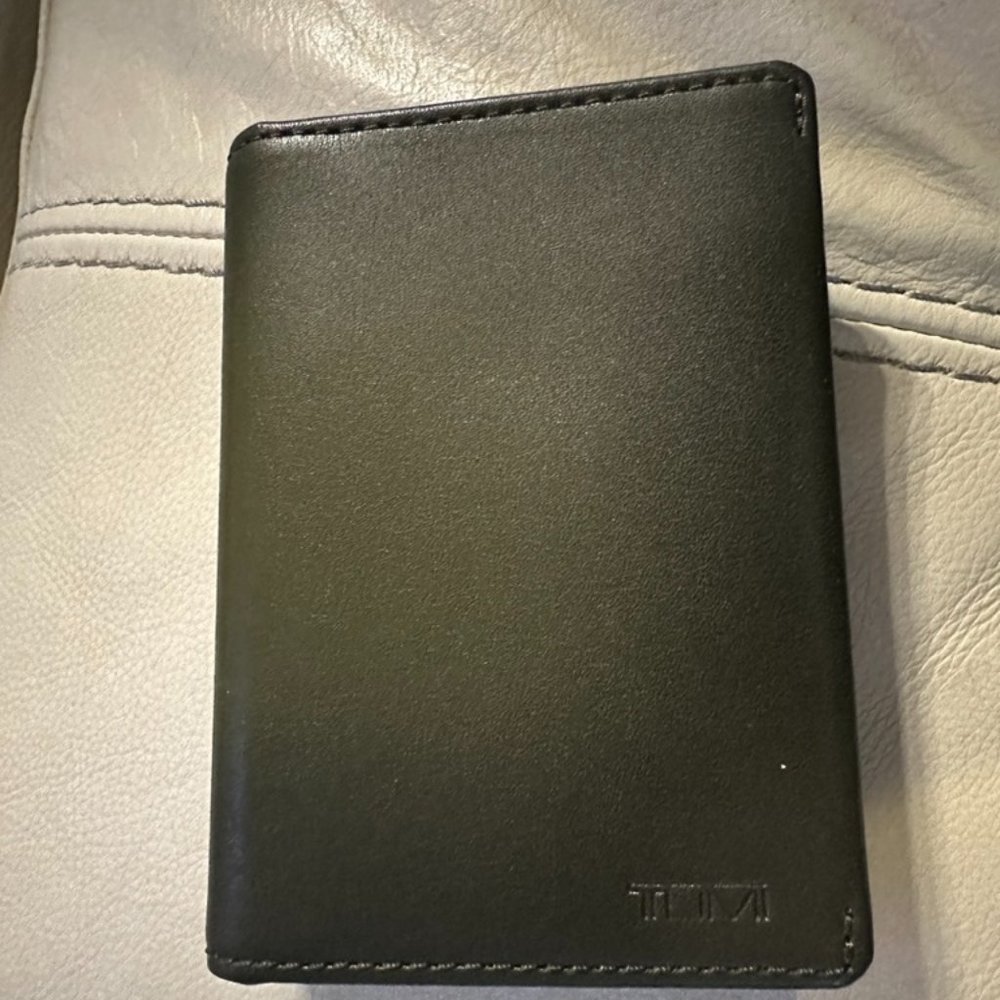 Tumi GUSSETED CARD CASE